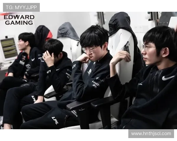 RNG在世界大师赛积分榜上以71分稳居第一竞争愈发激烈 RNG在世界大师赛积分榜上以71分稳居第一竞争愈发激烈