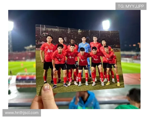 广州足球队战术变革引发热议球迷与专家共同探讨未来发展方向