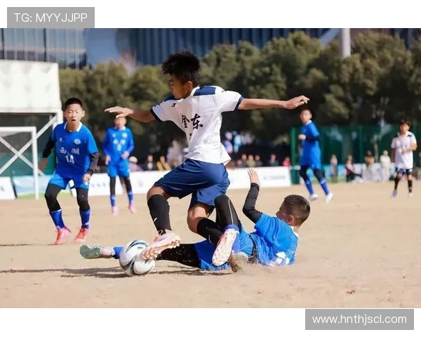 杭州足球队的比赛经验揭秘：从战术到团队协作的全方位分析