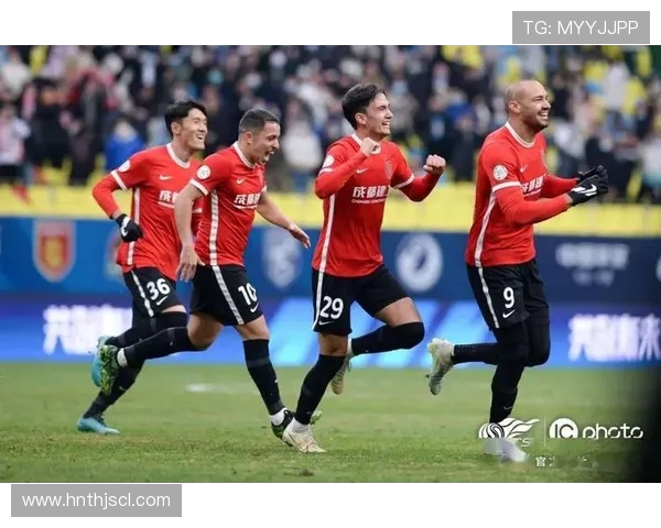 成都足球队近期状态分析与表现评估大满贯点评