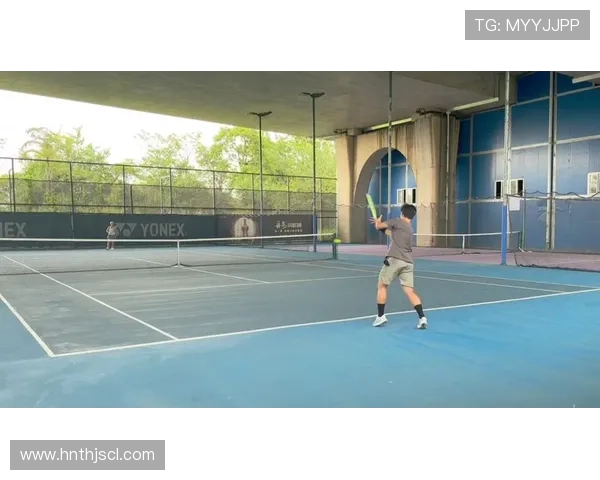 掌握网球节奏的秘诀：新手必备的入门技巧与训练方法分享